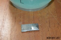 Кусок текстолита, химически покрытый свинцово-оловянным | раствором для удаления олова